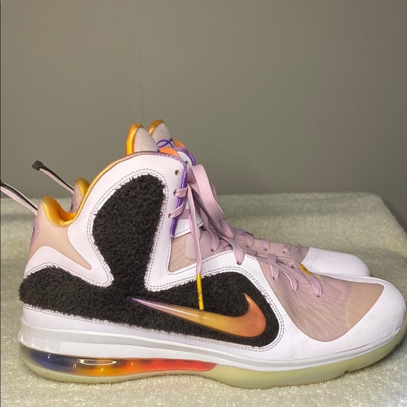 Nike Lebron 9 'Regal Pink' Sneakers in Pink and Velvet Brown (US 11.5) - Picture 4 of 9